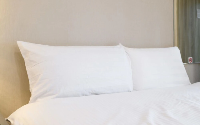 Amy Songjiang MRT Service Apartment