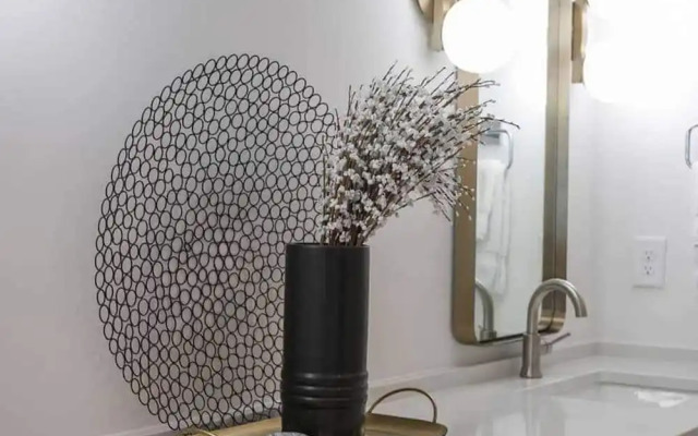 Spacious 4BR Minutes From Broadway- Sleeps 14