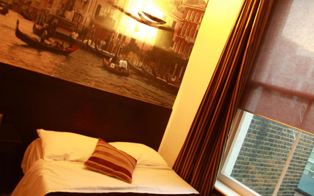 Exhibition Court Hotel 4