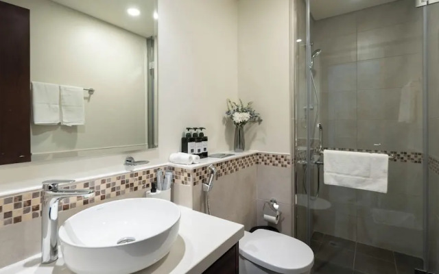 Keyrock Living - 1BR Lake View at Reva