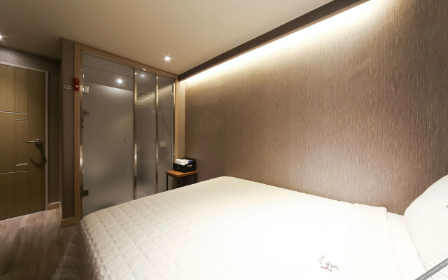 Busan Suyeong Hotel River