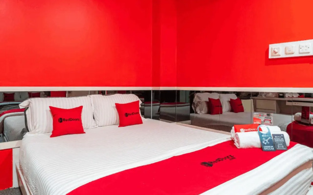 RedDoorz Plus near Chadstone Mall