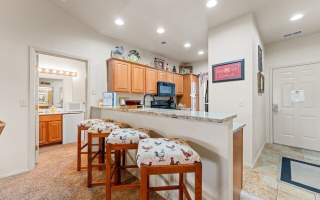 Ozark Comfort 3 Bedroom Condo by RedAwning