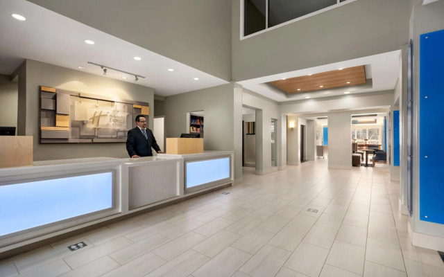 Holiday Inn Express & Suites Philadelphia - Mt. Laurel by IHG