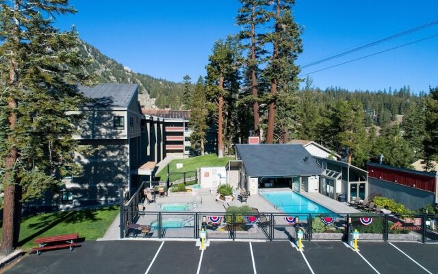 Deluxe Slopeside Home Just STEPS to Mammoth Mountain Slopes and Village Gondola - 3 Spas, Sauna and Pool by RedAwning