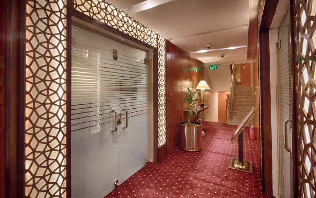 Lavona Hotel