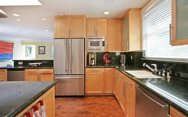 Ground Floor In Venice Near The Beach 3 Bedroom Home by RedAwning