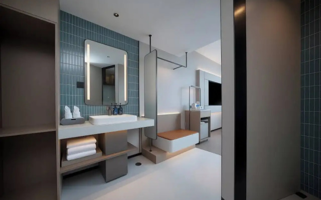 Holiday Inn Express Shanghai On The Bund by IHG