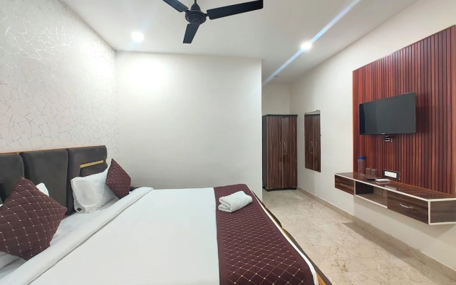 Hotel Ganges Place Varanasi with free AC