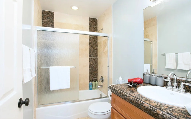 Multi-level 2br-fast Wifi-free Parking -cm-1