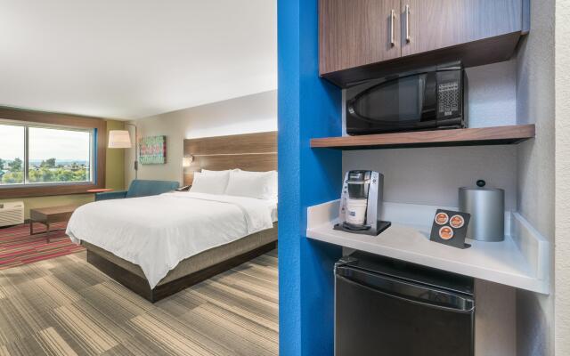 Holiday Inn Express And Suites Lake Havasu - London Bridge, an IHG Hotel