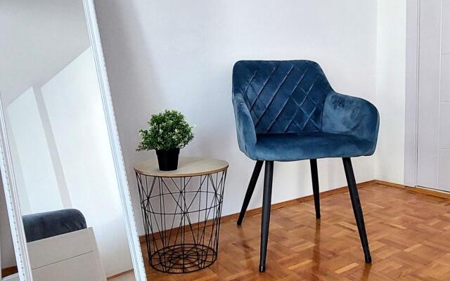 Janina - Comfortable - A1