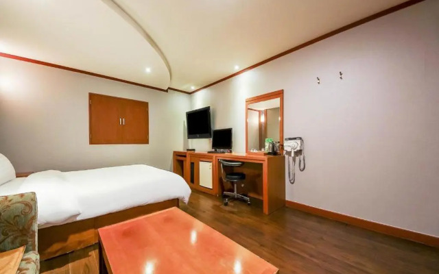 Nest Major Hotel
