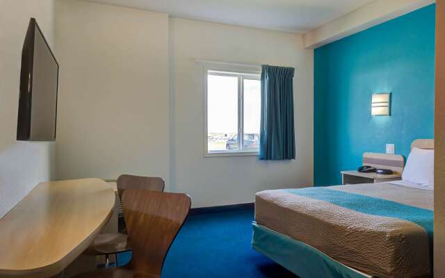 Motel 6 Grande Prairie, AB