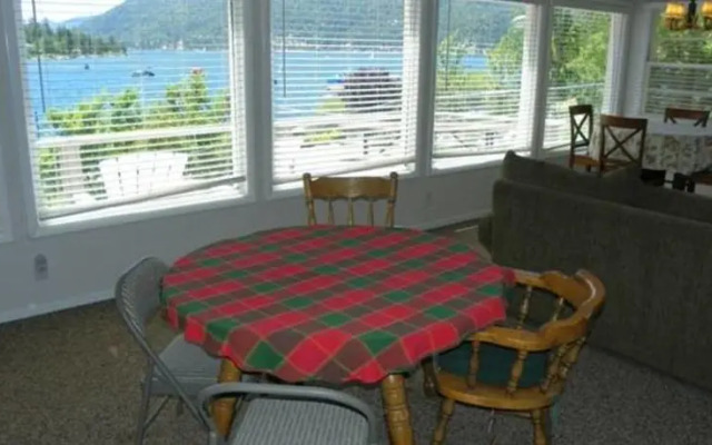 RedAwning Lakefront Retreat