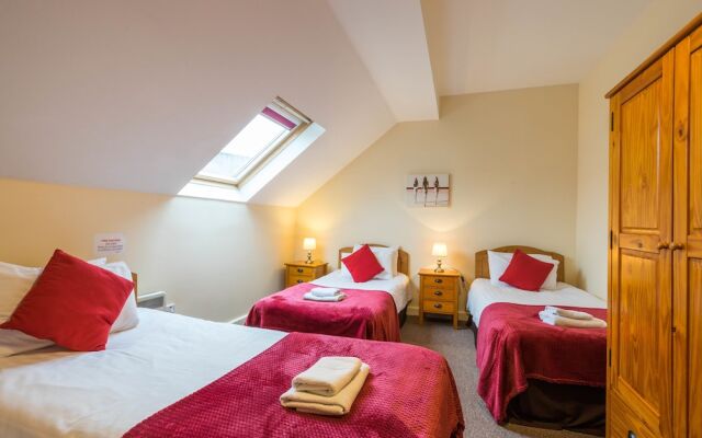 The Courtyard Apartments