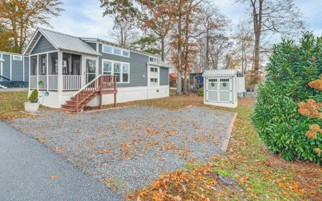 Tiny Home in Flat Rock: Easy Access to I-26!