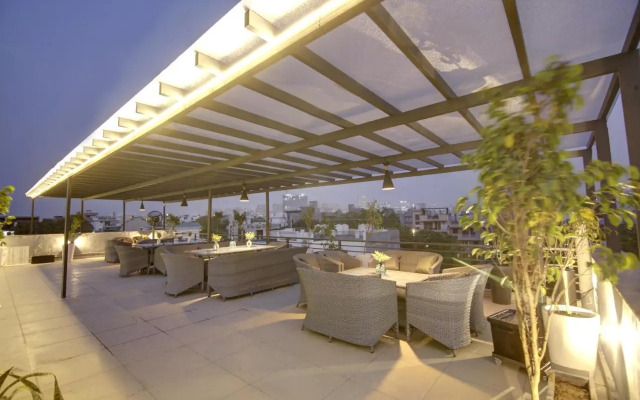 Saltstayz Premier – Galleria Market Road & Sector 27