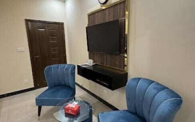 Gold Pine Hotel Lahore