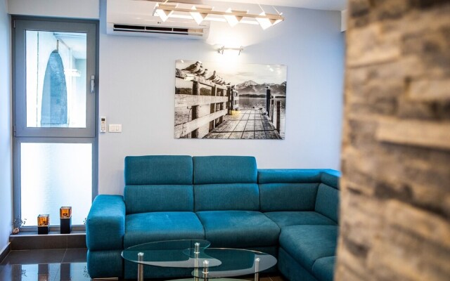 Modern apt Close to Znjan Beach, With big Terrace