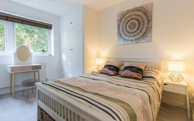 Recently Renovated 2BR Flat in South East London