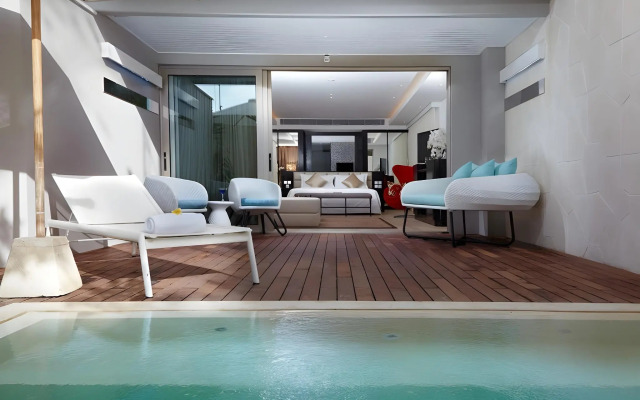 Double-Six Luxury Hotel