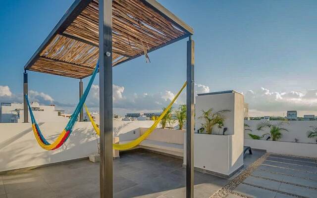 Sunny Private Studio Pool Rooftop Lounge Minutes From the Beach Beaches 5th Avenue