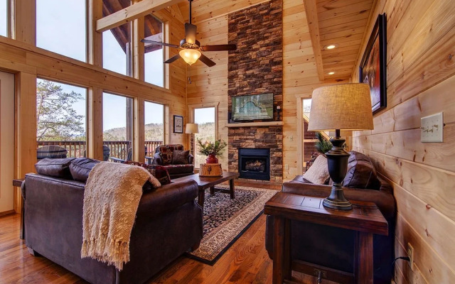 A River Runs Through It 3 Bedrooms 3 Bathrooms Cabin