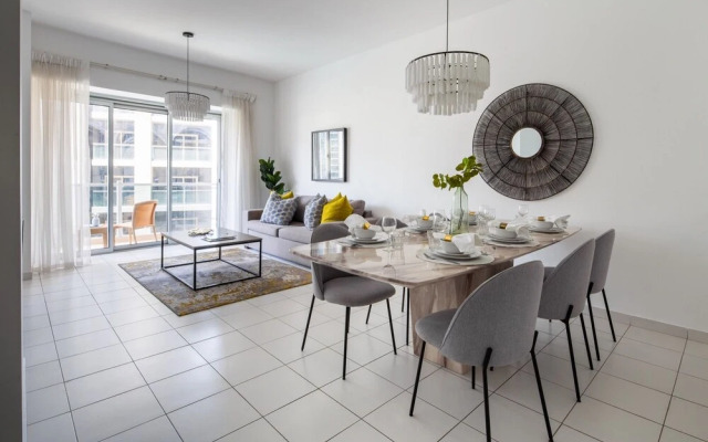 Chic and Stunning 2BR With Dubai Marina Views!