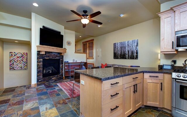 Walk to Main Street by Casago