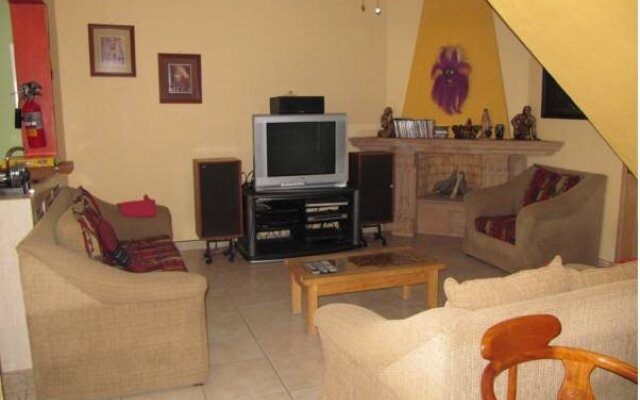 La Puerta Violeta Guest House & Spa