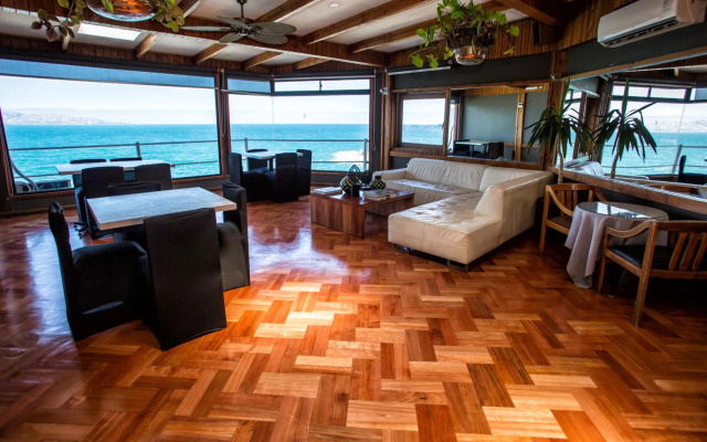 Hotel Oceanic