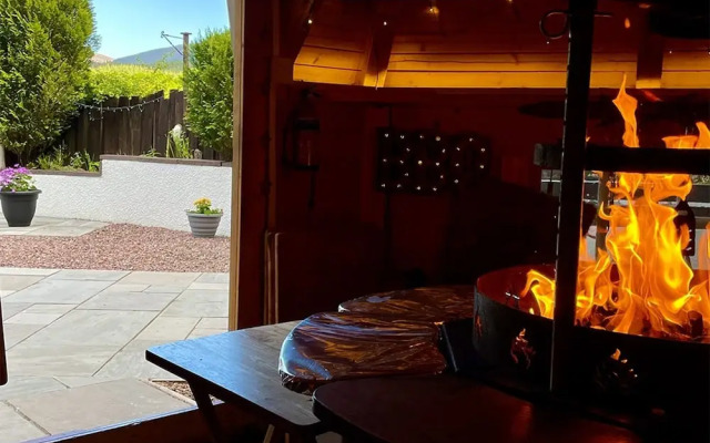 Highland Comfort With Mountain Views