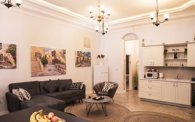 Tish ApartHotel