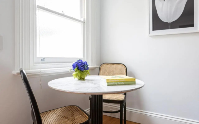 Designer Studio in Grand Manor 20 Min from Sydney