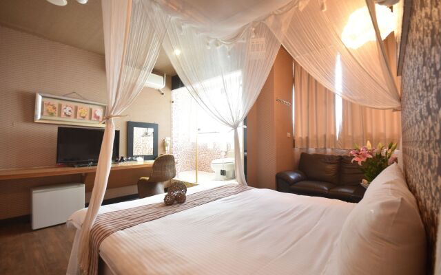 Sun Moon Love Hotel