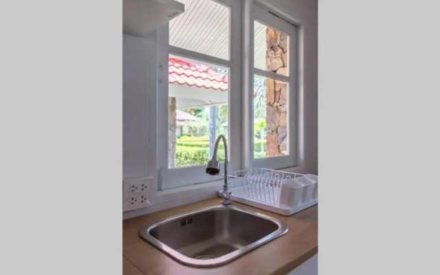 F4 Beach house Kitchen BBQ 3 bedrooms Large yard