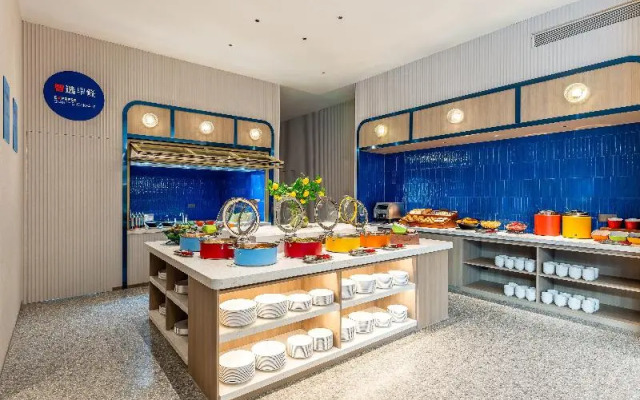 Holiday Inn Express Shanghai Changyang Road by IHG