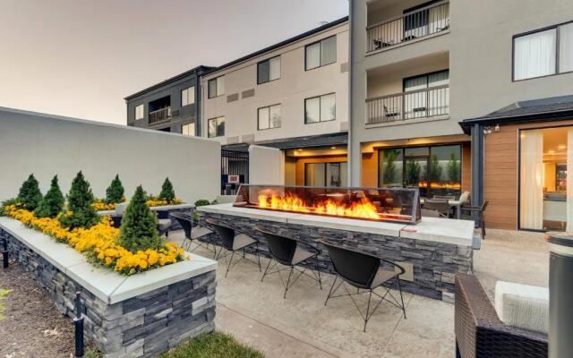 Courtyard Lexington South/Hamburg Place