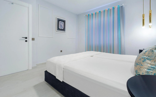 Twin Apart Hotel