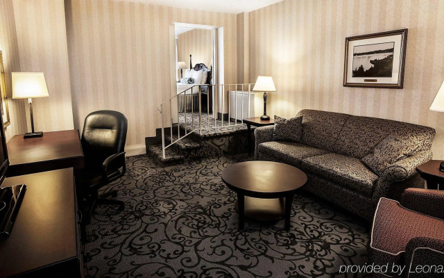 The Brock Niagara Falls Fallsview, Tapestry by Hilton
