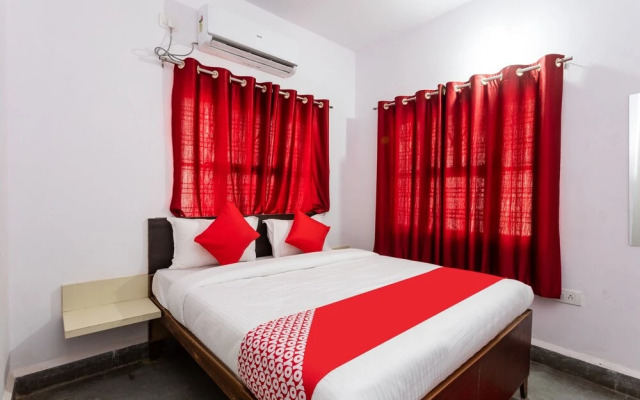 OYO 29881 Hotel Gajanan