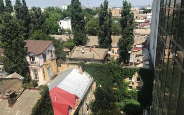 Apartment with Sea View near Park Shevchenko