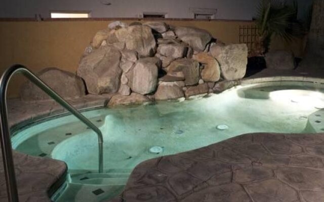 Holland Inn and Suites