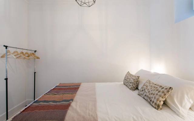 JOIVY Stunning 2BR Apt w/garden, by the Avenida subway & Botanical Garden of Lisbon