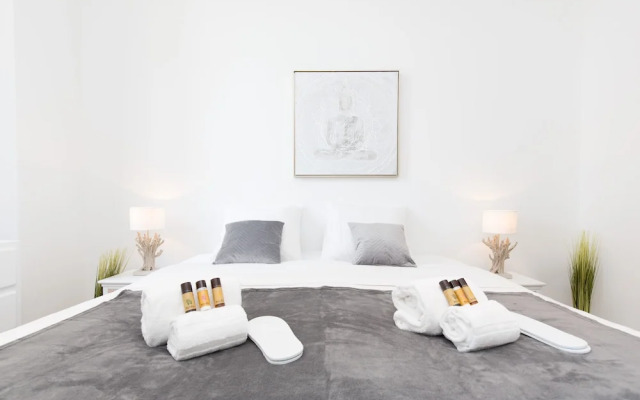 Anzur YourHostHelper