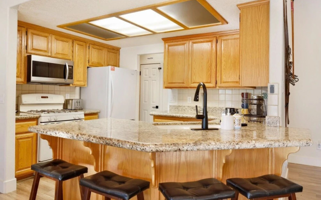 2051- Bearvenidos 4 Bedroom Home by RedAwning