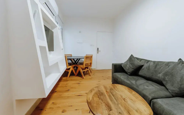 Larnaca Beach Bliss Apartment