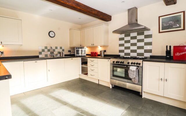 Maestyddyn Farm House