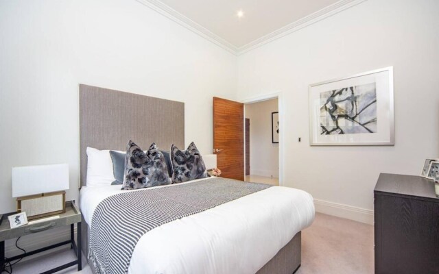 Luxury 1 Bed Apartment by the River